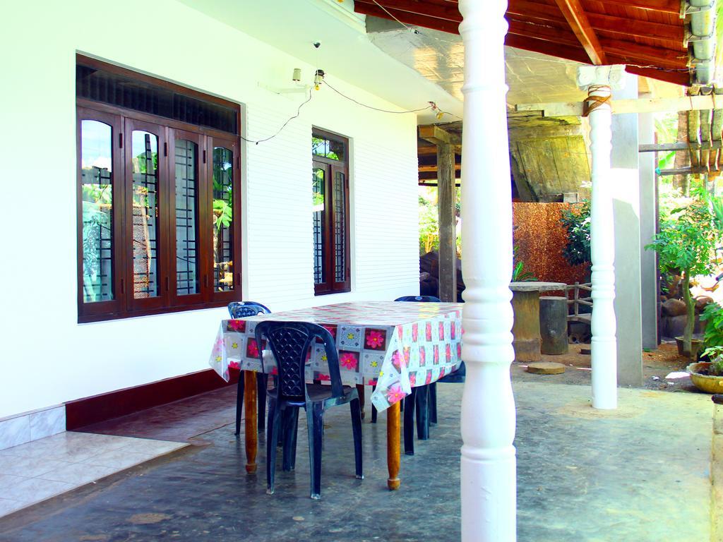 Hotel Mirissa Harbour View Esterno foto